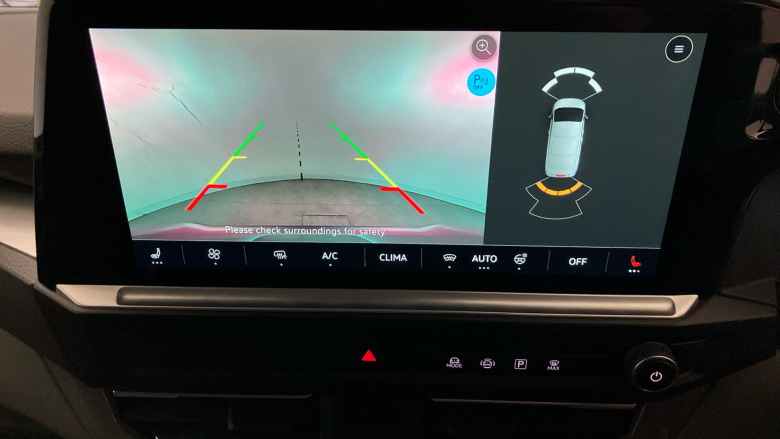 Volkswagen Transporter T32 Lwb Electric 100kW 65kWh Commerce Pro Van Auto